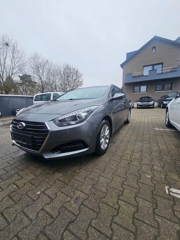 Gebraucht Hyundai i40 Trend 141 PS (103 kW) 2016 Silber Kombi