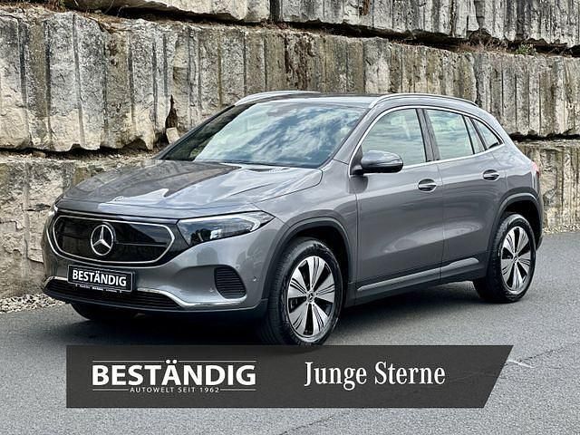Lack mountaingrau Gebraucht 2023 Mercedes EQA250 Advanced SUV | 28.989 € (Fairer Preis) - Bild 1/4