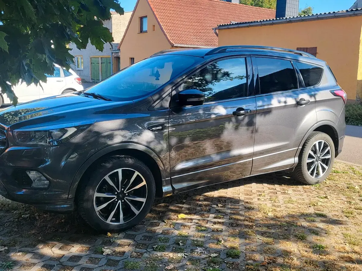 Gebraucht Ford Kuga ST-Line 150 PS (110 kW) 2018 Grau SUV