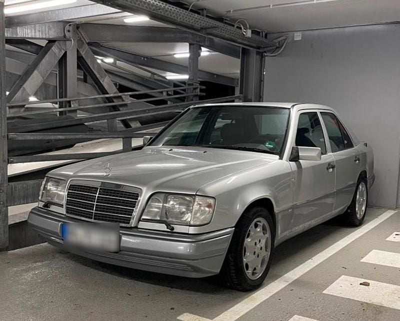 Silber Gebraucht 1994 Mercedes E320 Sportline Limousine | 19.900 € - Bild 1/3