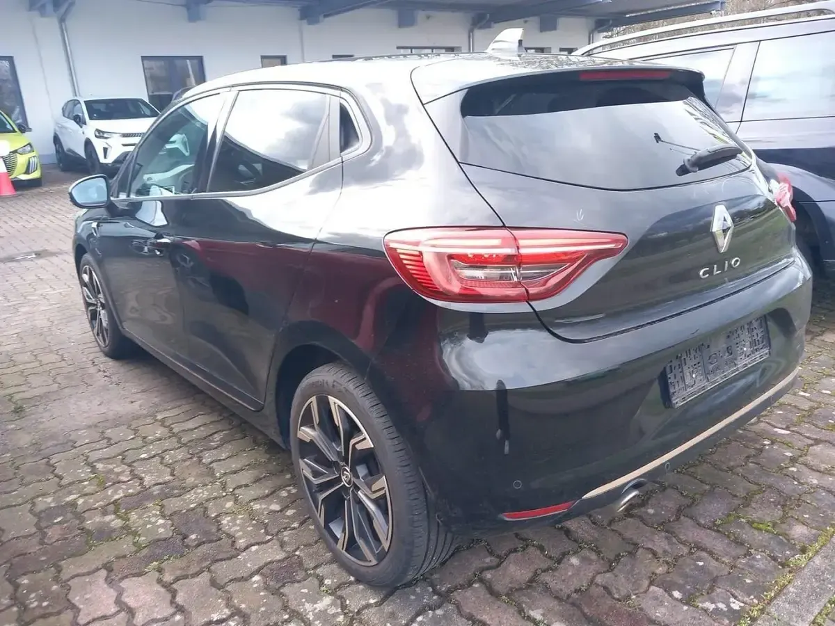 Gebraucht Renault Clio 140 PS (102 kW) 2022 Black pearl metallic Kleinwagen