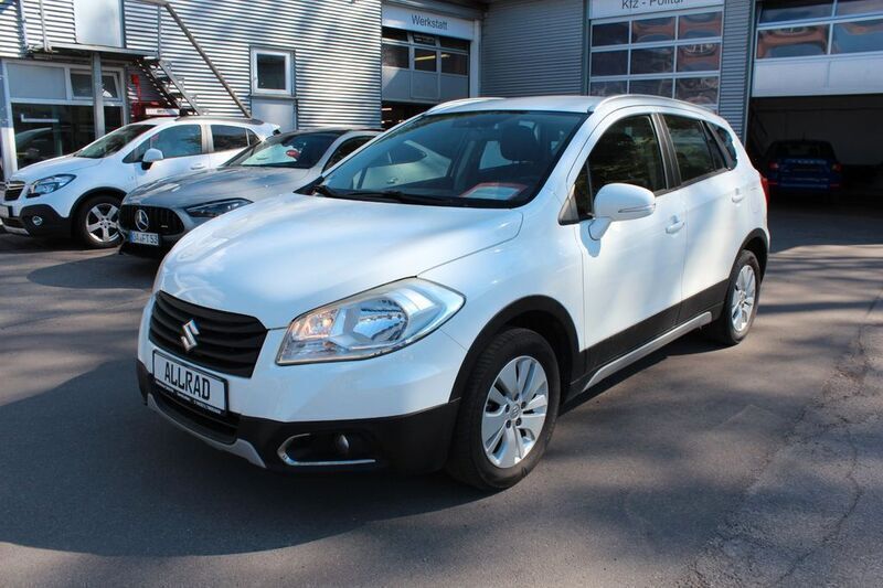 Weiß Gebraucht 2014 Suzuki SX4 S-Cross Comfort SUV | 10.350 € (Fairer Preis) - Bild 1/4