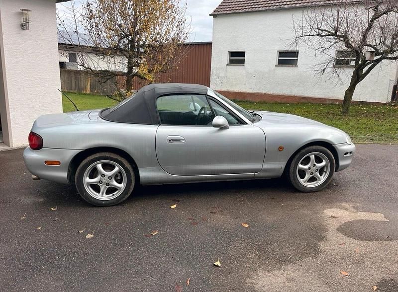 Silber Gebraucht 2000 Mazda MX5 Cabrio | 8.999 € (Fairer Preis) - Bild 1/4