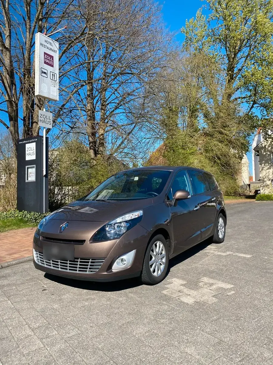 Gebraucht Renault Scénic III Expression 130 PS (95 kW) 2011 Braun Van / Kleinbus