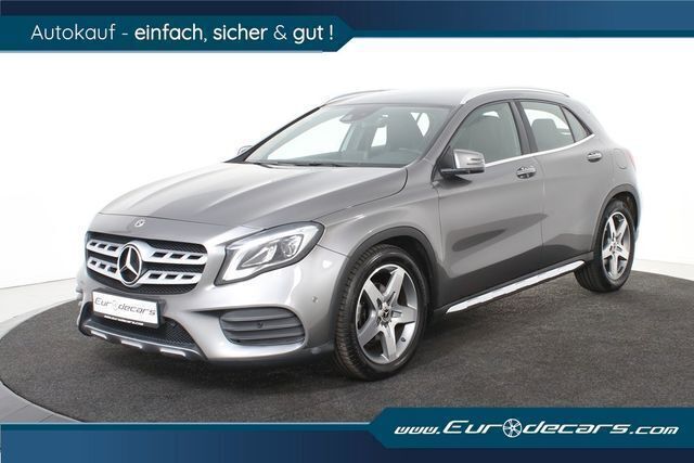 Grau Gebraucht 2020 Mercedes GLA180 AMG line SUV | 25.400 € (Superpreis) - Bild 1/2