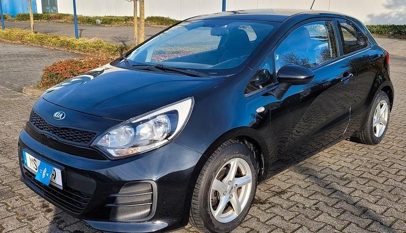 Gebraucht Kia Rio 84 PS (61 kW) 2016 Schwarz Kleinwagen