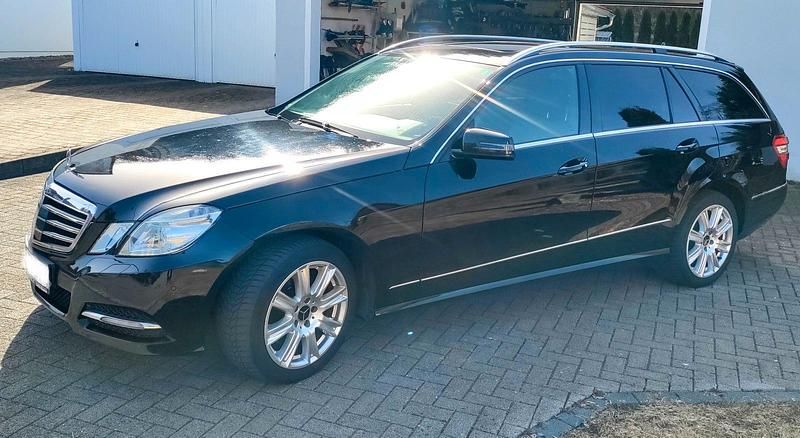 Gebraucht Mercedes E250 Avantgarde 204 PS (150 kW) 2012 Schwarz Kombi