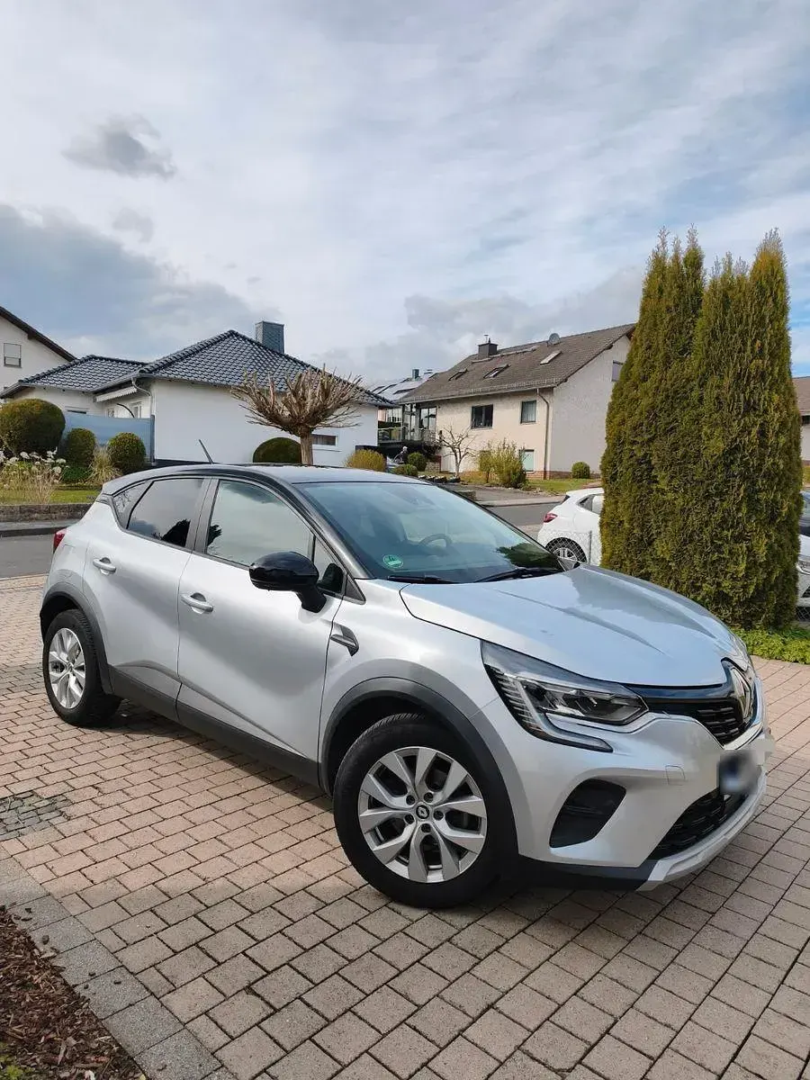 Gebraucht Renault Captur Zen 91 PS (66 kW) 2022 Silber SUV
