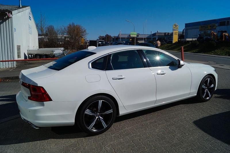 Używany Volvo S90 R-Design 190 KM (139 kW) 2017 Biały Sedan/Limuzyna
