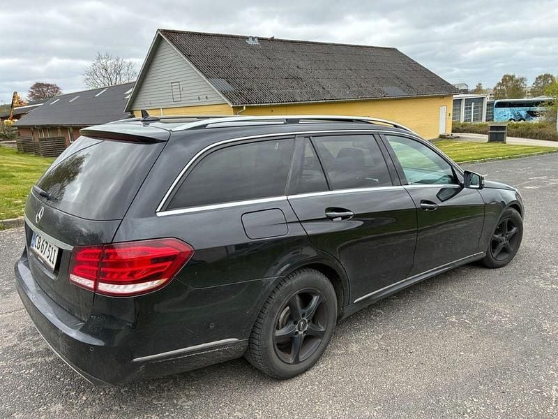 Second-hand Mercedes E220 170 CP (125 kW) 2015 Negru Break