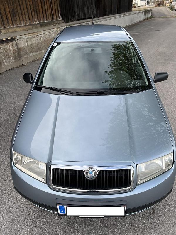 Grau Gebraucht 2002 Skoda Fabia Kleinwagen | 900 € (Guter Preis) - Bild 1/4