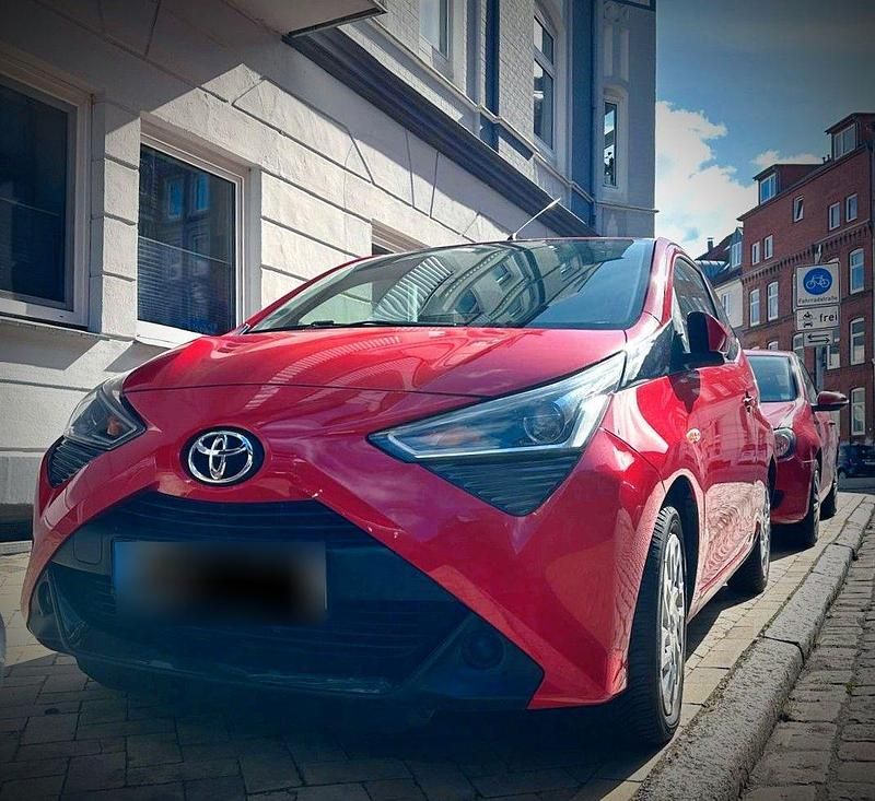 Gebraucht Toyota Aygo 72 PS (52 kW) 2018 Schwarz Kleinwagen