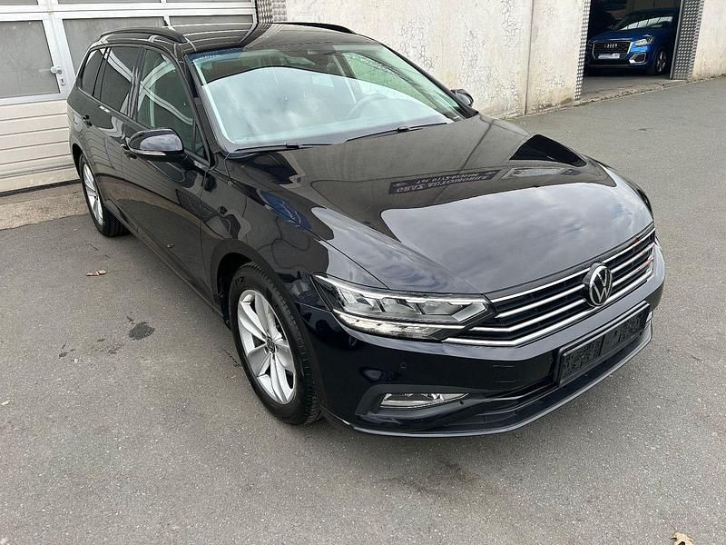 Gebraucht VW Passat 122 PS (89 kW) 2021 Schwarz Kombi