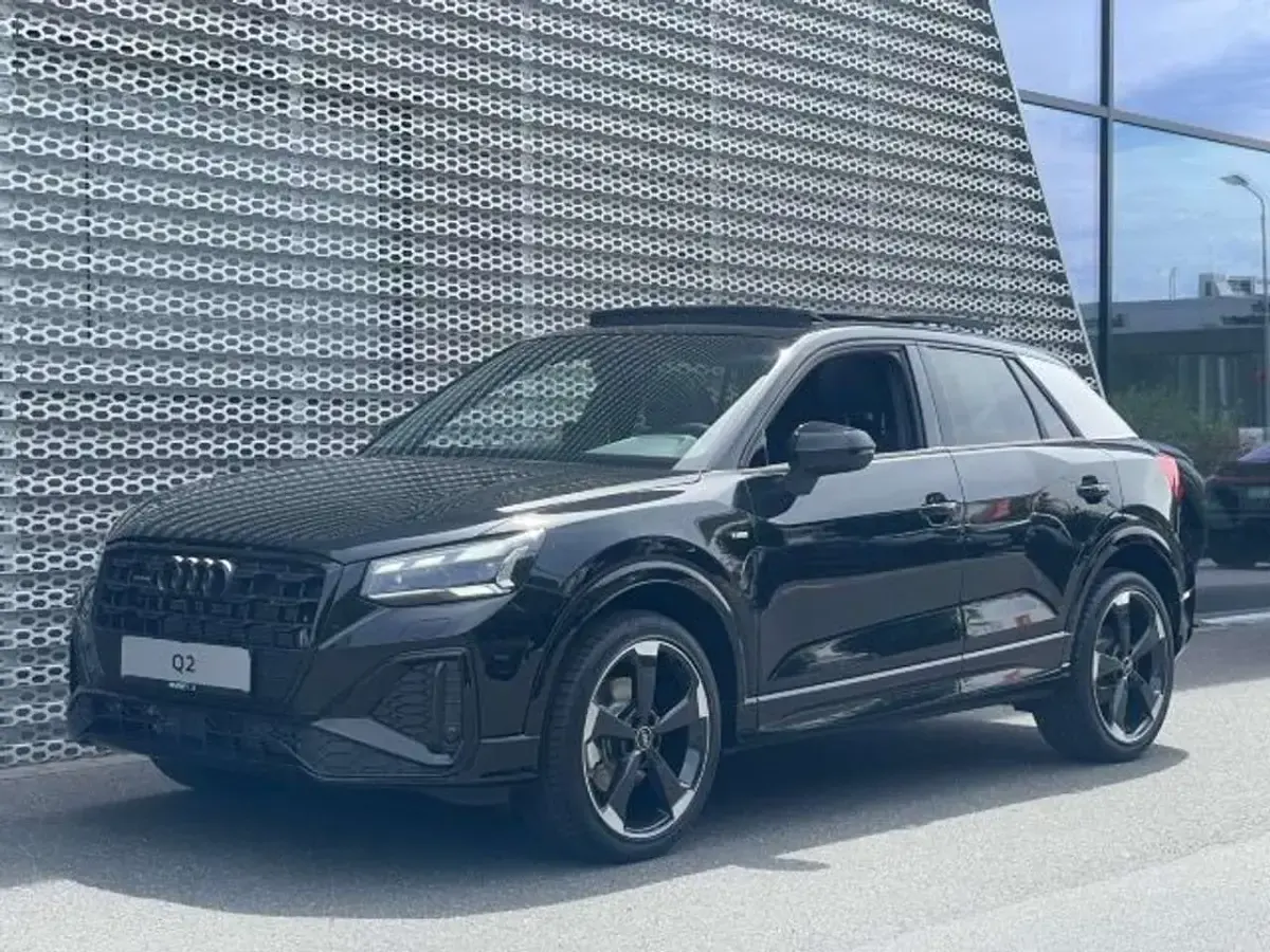 Neu Audi Q2 S-Line 190 PS (139 kW) 2026 Mythosschwarz metallic SUV