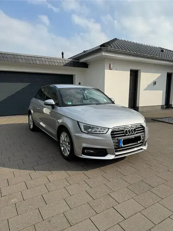 Gebraucht Audi A1 Ambiente 82 PS (60 kW) 2016 Silber Kleinwagen