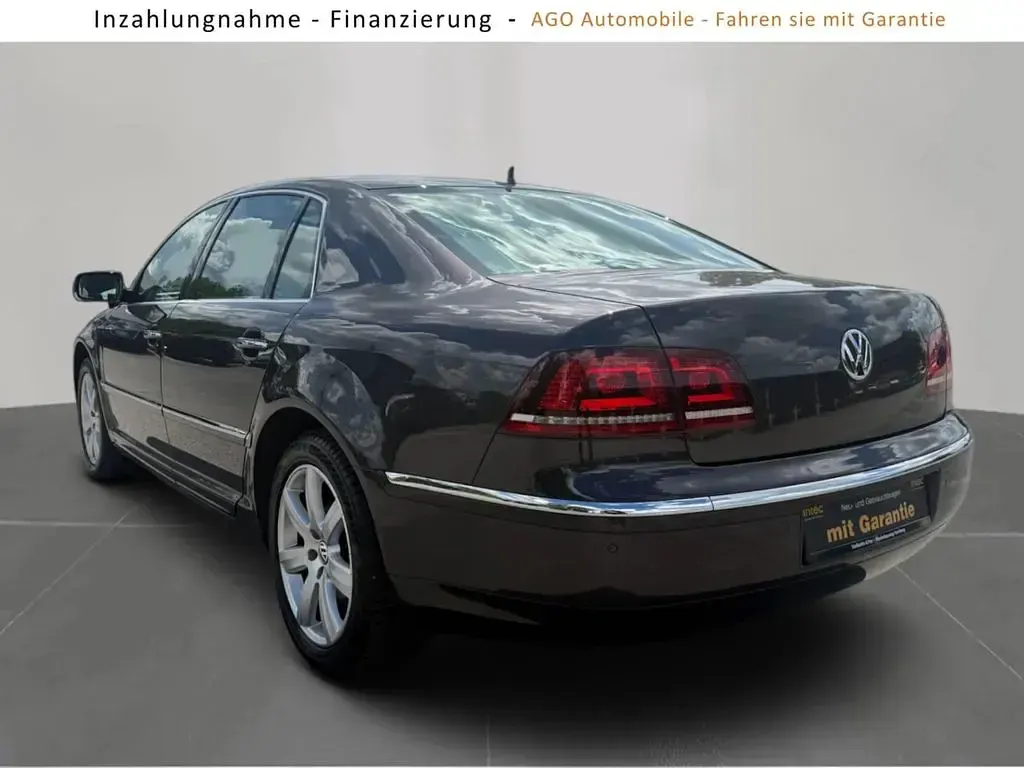Gebraucht VW Phaeton 239 PS (175 kW) 2013 Braun Limousine