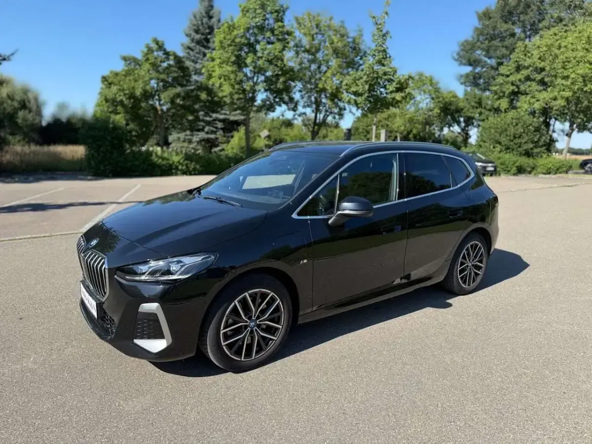 Gebraucht BMW 230 M Sport 150 PS (110 kW) 2023 Saphirschwarz Van / Kleinbus