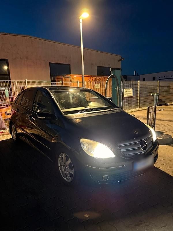 Second-hand Mercedes B200 193 CP (141 kW) 2006 Negru Monovolum