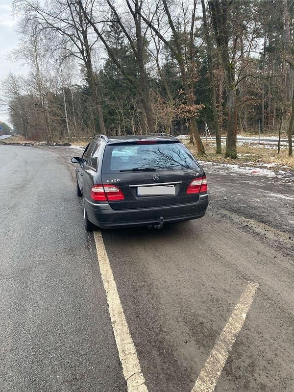 Gebraucht Mercedes E280 Elegance 177 PS (130 kW) 2005 Schwarz Kombi