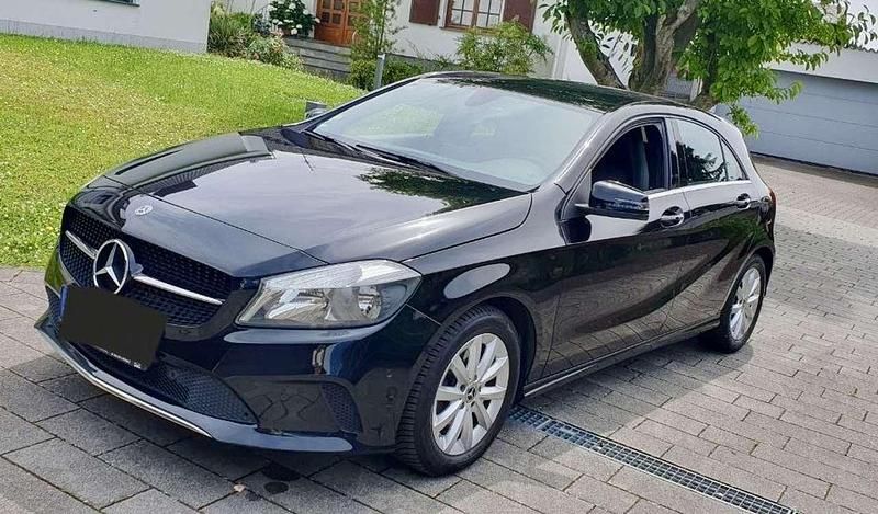 Gebraucht 2017 Mercedes A180 Style Limousine | 14.770 € (Fairer Preis) - Bild 1/4