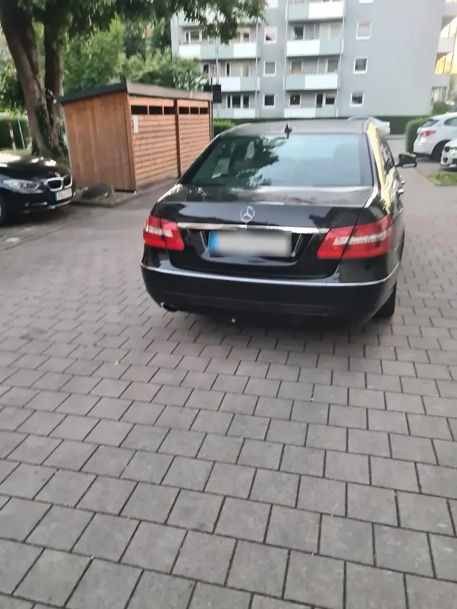 Używany Mercedes E200 184 KM (135 kW) 2009 Czarny Sedan/Limuzyna