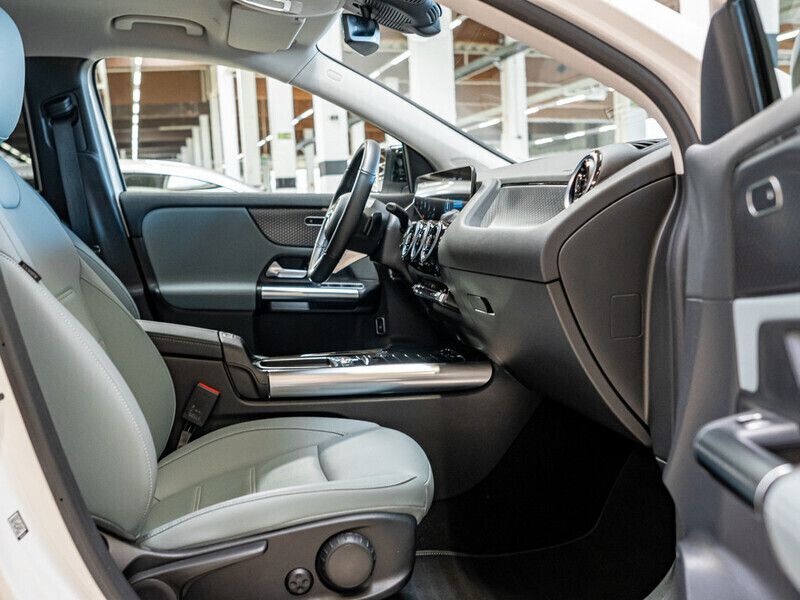 Gebraucht Mercedes GLA180 Advanced 136 PS (100 kW) 2023 Weiss / polarweiß SUV