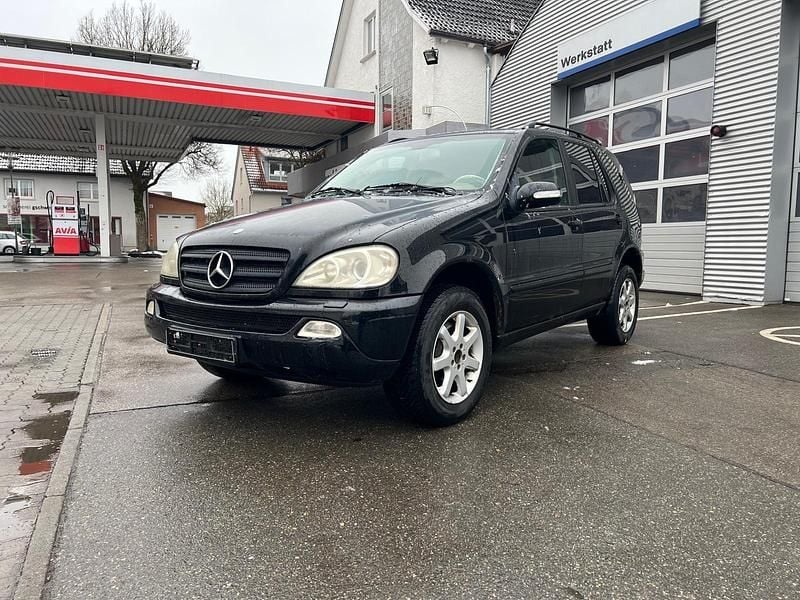 Gebraucht Mercedes ML270 163 PS (119 kW) 2002 Schwarz SUV