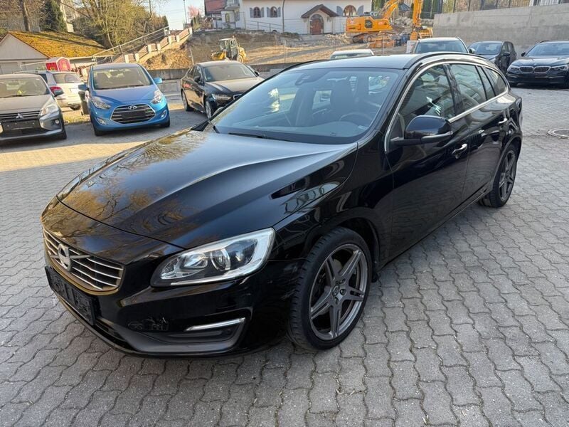 Schwarz Gebraucht 2014 Volvo V60 Momentum Kombi | 3.990 € - Bild 1/4