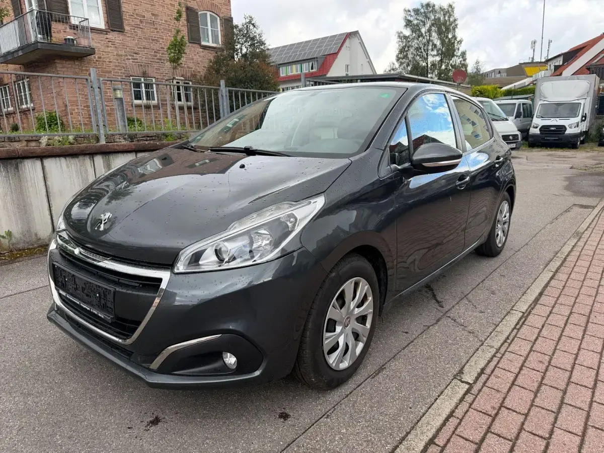 Gebraucht Peugeot 208 Active 68 PS (50 kW) 2017 Grau Kleinwagen
