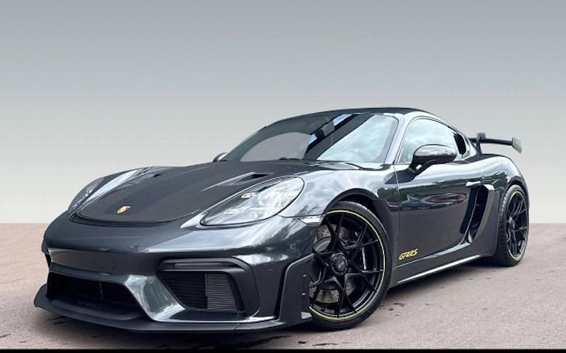 Grau Neu 2025 Porsche 718 Cayman GT4 Coupé | 201.516 € (Teuer) - Bild 1/4