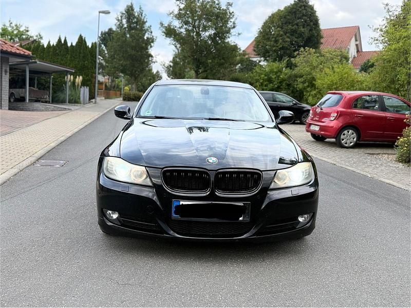 Schwarz Gebraucht 2010 BMW 325 Limousine | 2.850 € (Guter Preis) - Bild 1/4