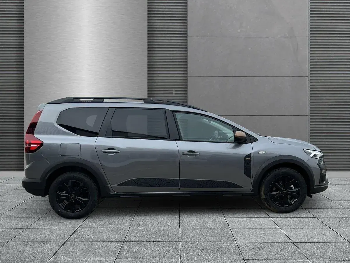 Neu Dacia Jogger Extreme 141 PS (103 kW) 2025 Dolomitgrau Van / Kleinbus