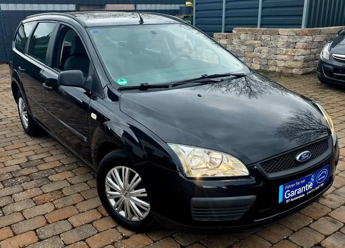 Używany Ford Focus 101 KM (74 kW) 2005 Czarny Sedan/Limuzyna