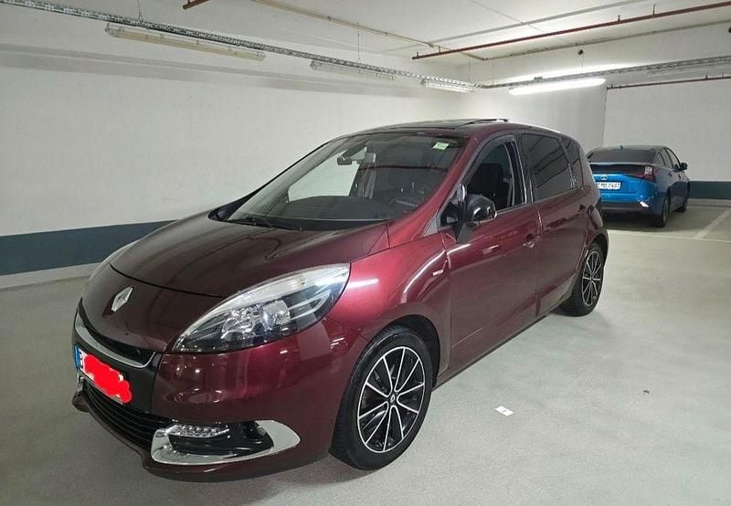 Rot Gebraucht 2012 Renault Scénic III Bose Edition Van / Kleinbus | 6.300 € (Guter Preis) - Bild 1/4