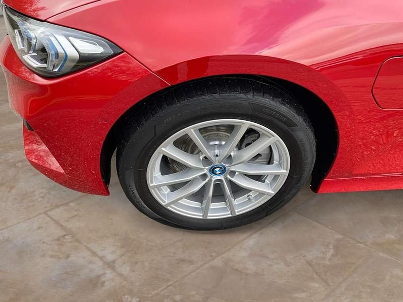 Gebraucht BMW 330e 292 PS (214 kW) 2024 Melbourne rot metallic Kombi