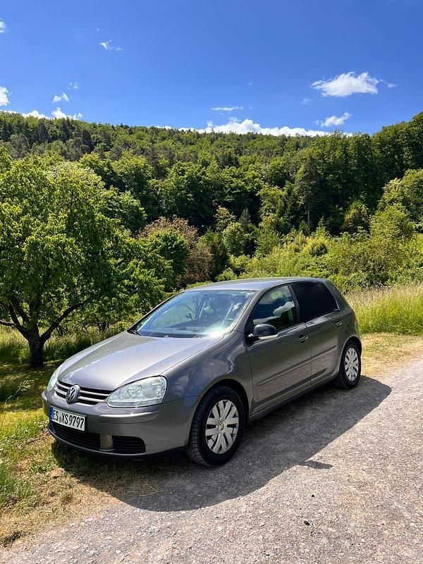 Grau Gebraucht 2005 VW Golf V Kleinwagen | 2.999 € (Teuer) - Bild 1/4