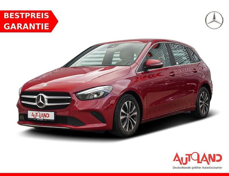 Rot Gebraucht 2021 Mercedes B200 AMG line Van / Kleinbus | 23.990 € (Fairer Preis) - Bild 1/4
