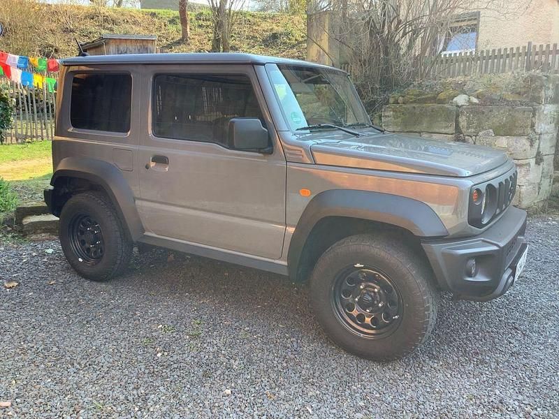 Gebraucht Suzuki Jimny 102 PS (75 kW) 2023 Grau SUV