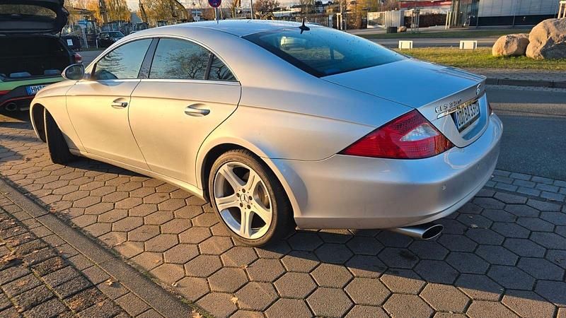 Silber Gebraucht 2007 Mercedes CLS350 Coupé | 13.900 € (Fairer Preis) - Bild 1/4