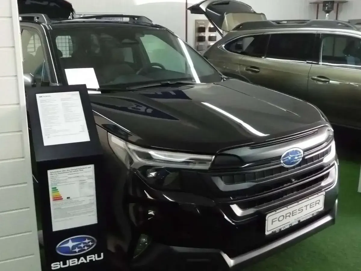 Neu Subaru Forester Exclusive+ 136 PS (100 kW) 2025 Crystal black silica SUV