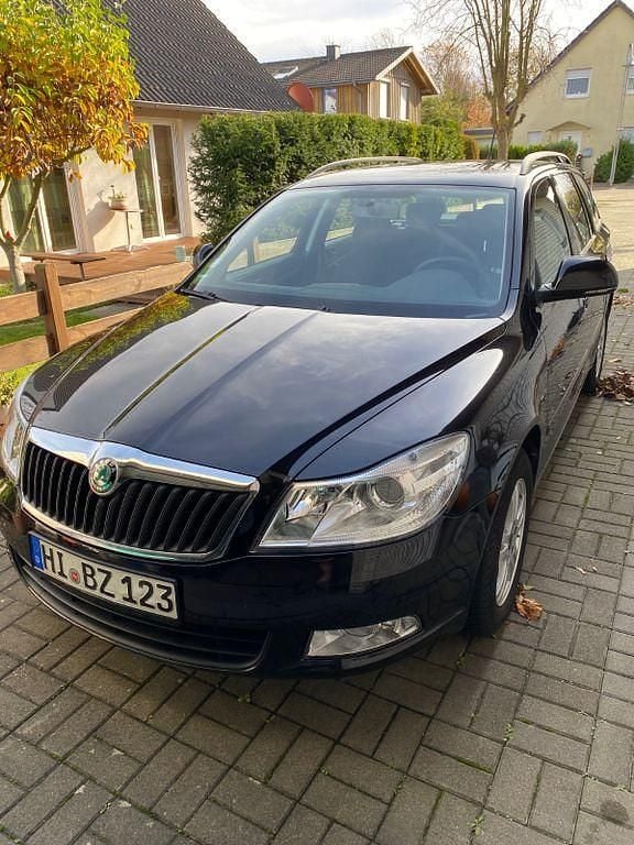 Gebraucht Skoda Octavia Ambiente 122 PS (89 kW) 2011 Schwarz Kombi