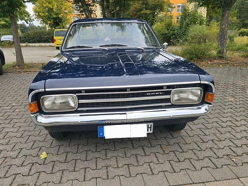 Blau Gebraucht 1967 Opel Rekord Limousine | 10.450 € - Bild 1/4