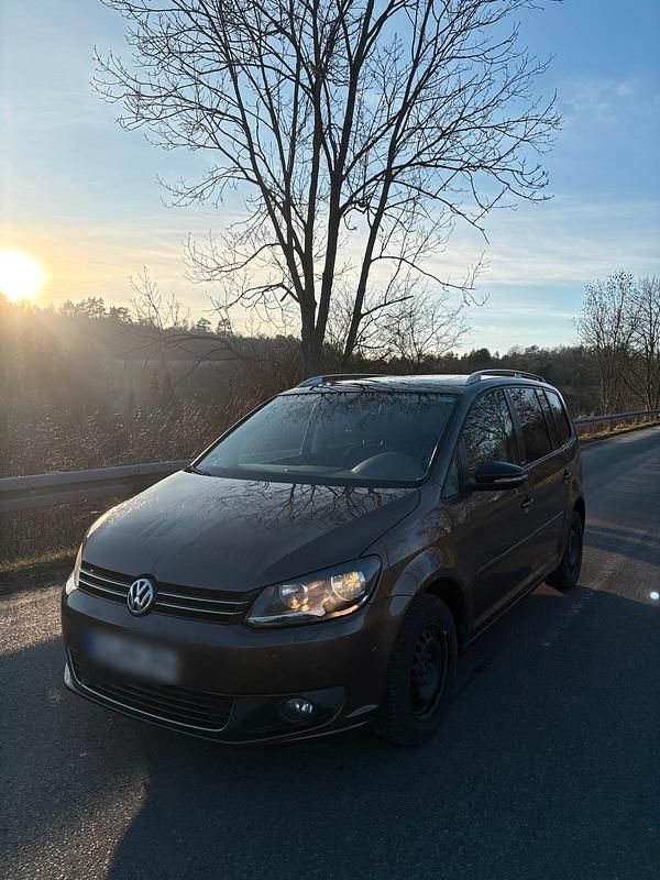 Braun Gebraucht 2012 VW Touran Van / Kleinbus | 5.500 € (Guter Preis) - Bild 1/4