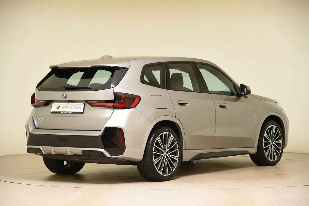 Gebraucht BMW iX1 M Sport 230 kW (313 PS) 2024 Silber SUV
