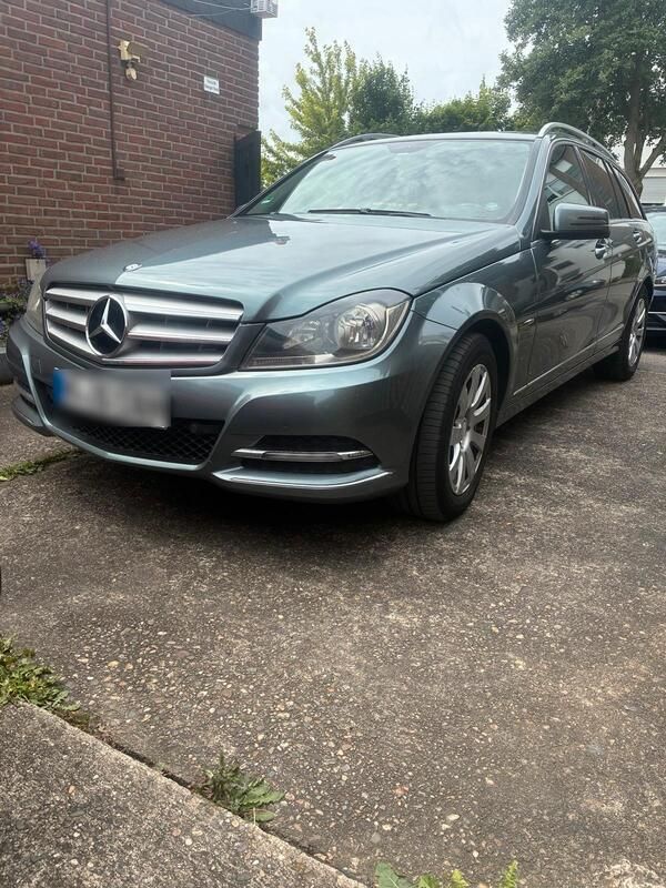 Grau Gebraucht 2011 Mercedes C200 Kombi | 6.800 € - Bild 1/4