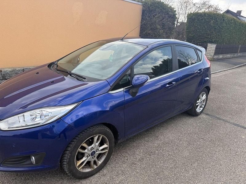 Gebraucht Ford Fiesta Titanium 125 PS (91 kW) 2015 Blau Kleinwagen