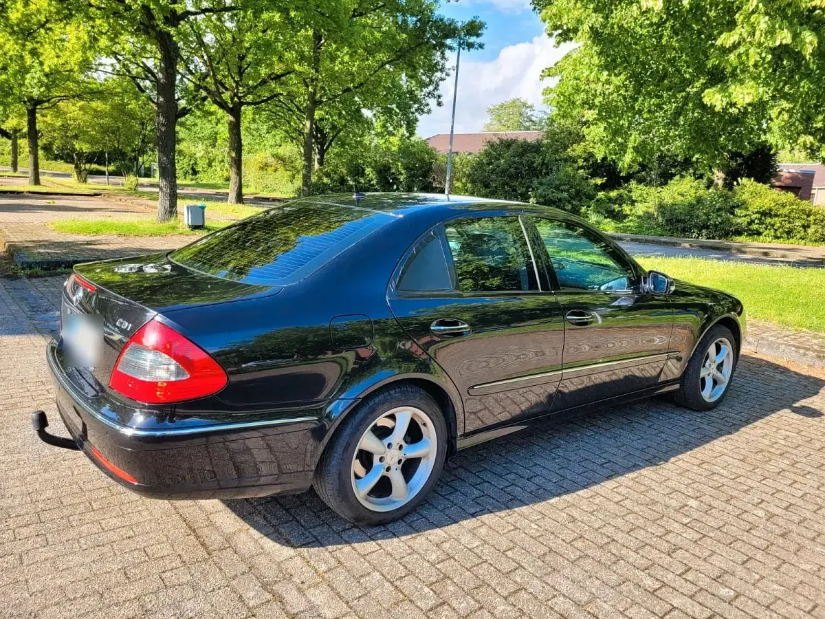 Gebraucht Mercedes E220 170 PS (125 kW) 2007 Schwarz Limousine