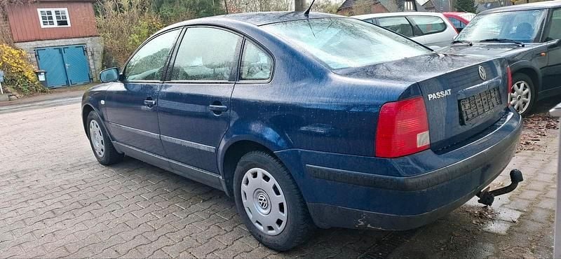 Second-hand VW Passat 100 CP (73 kW) 2000 Albastru Berlinǎ