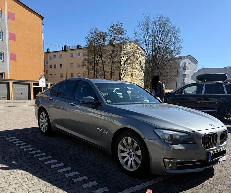 Gebraucht BMW 730 Sport Line 258 PS (189 kW) 2012 Grau Limousine
