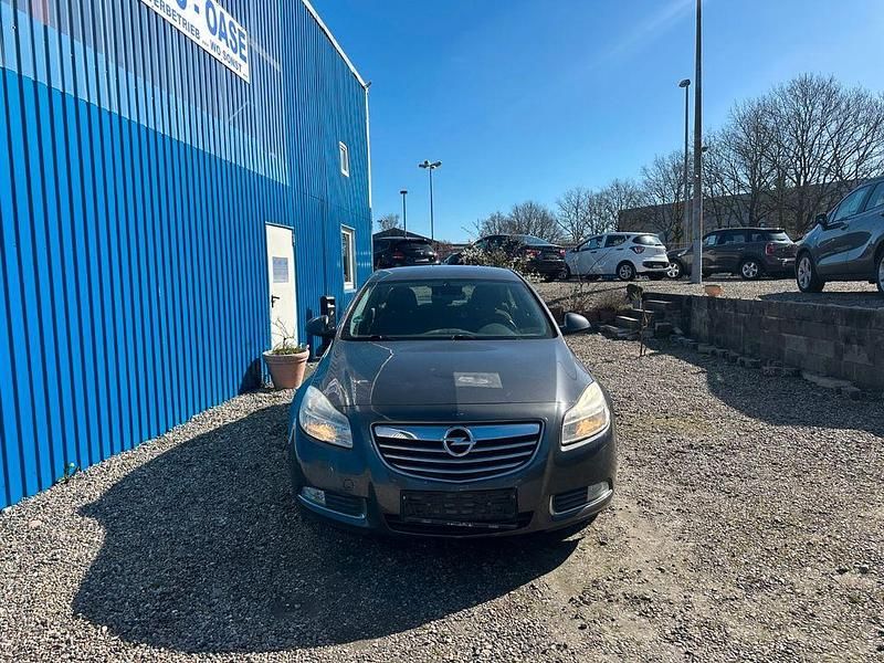 Gebraucht Opel Insignia Edition 140 PS (102 kW) 2009 Grau Limousine